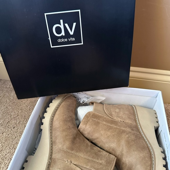 Dolce Vita Women's Suede Tan Boots - Picture 1 of 5